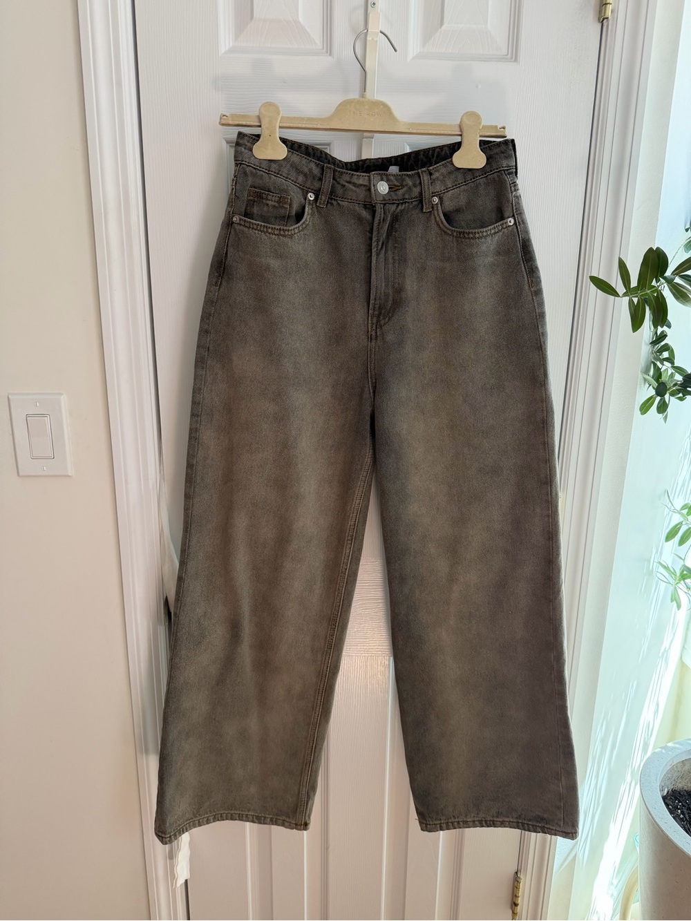H&M Taupe Wide Leg Jeans Size 2 - Picture 2 of 7